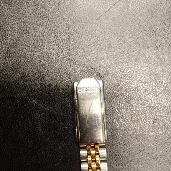 Vintage Seiko Women's 24mm White Dial Two Tone Day/Date Round 7N83 0041 - Picture 5 of 5